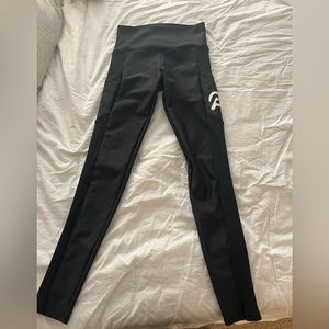 Size Small Peloton leggings with side pockets